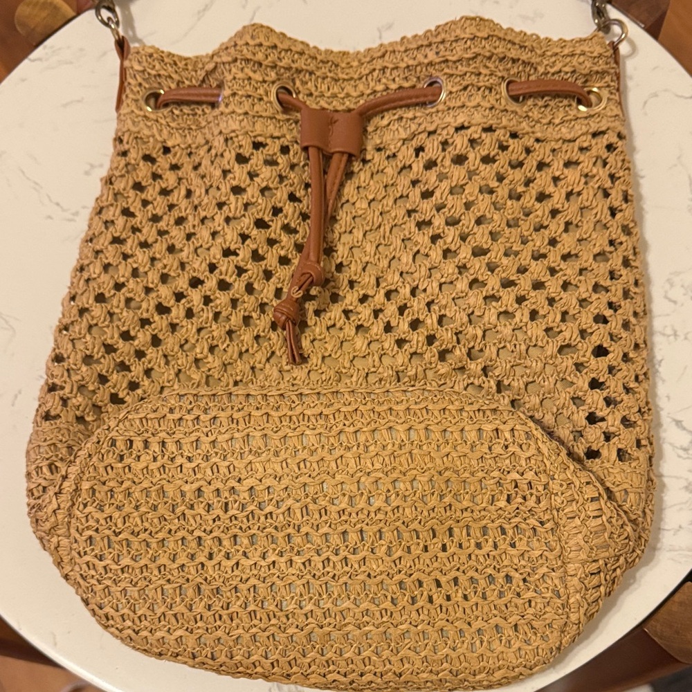 Stylish Tan Woven Bucket Bag - Picture 4 of 4